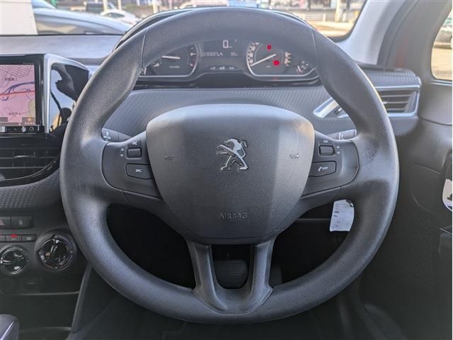 PEUGEOT 208 2016 Image 31
