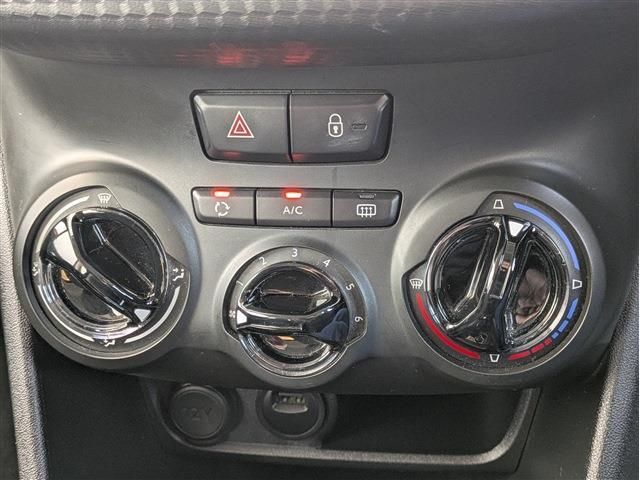 PEUGEOT 208 2016 Image 31