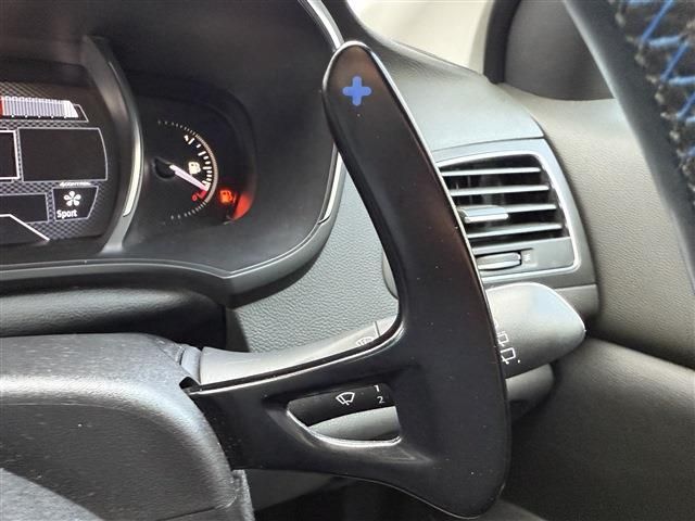 RENAULT MEGANE HATCH 2018 Image 31