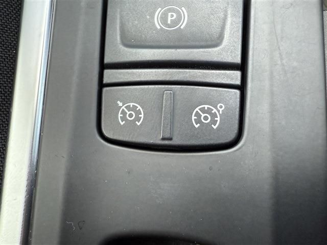 RENAULT MEGANE HATCH 2018 Image 31