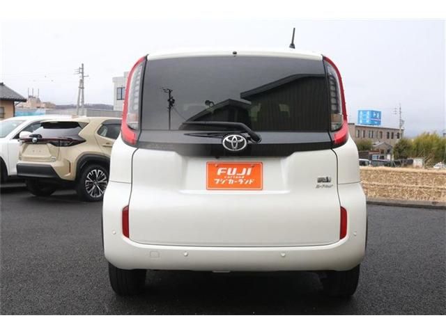 TOYOTA SIENTA HYBRID 2023 Image 31