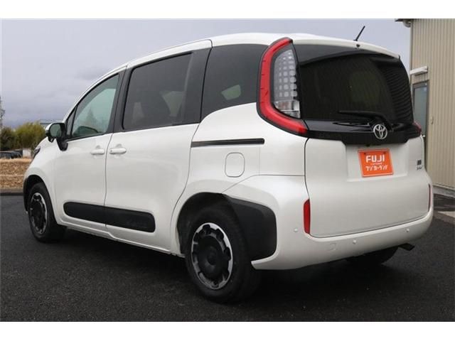 TOYOTA SIENTA HYBRID 2023 Image 31