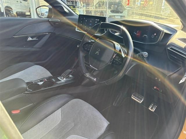 PEUGEOT 208 2020 Image 31