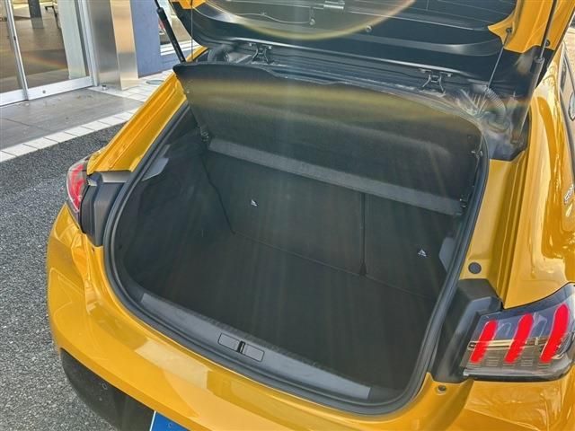 PEUGEOT 208 2020 Image 31