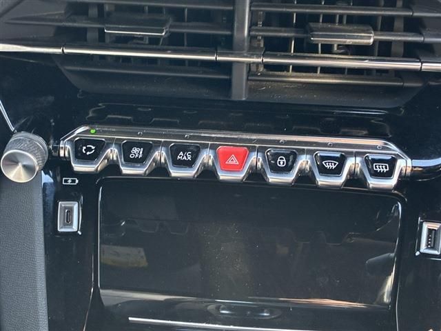 PEUGEOT 208 2020 Image 31