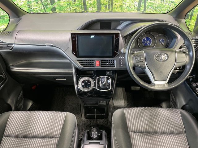 TOYOTA VOXY HYBRID 2017 Image 31