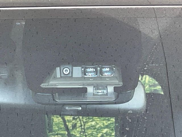 TOYOTA VOXY HYBRID 2017 Image 31