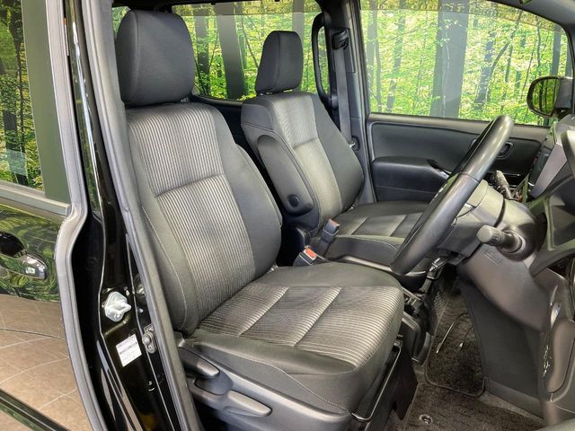 TOYOTA VOXY HYBRID 2017 Image 31