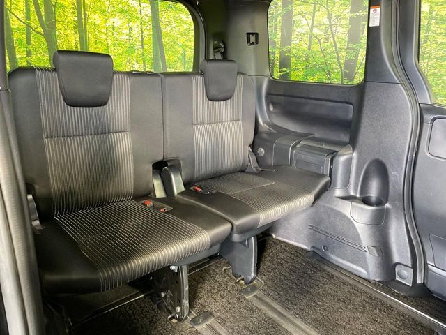 TOYOTA VOXY HYBRID 2017 Image 31