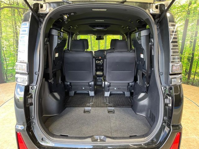 TOYOTA VOXY HYBRID 2017 Image 31