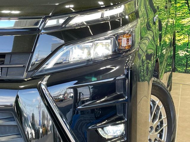 TOYOTA VOXY HYBRID 2017 Image 31