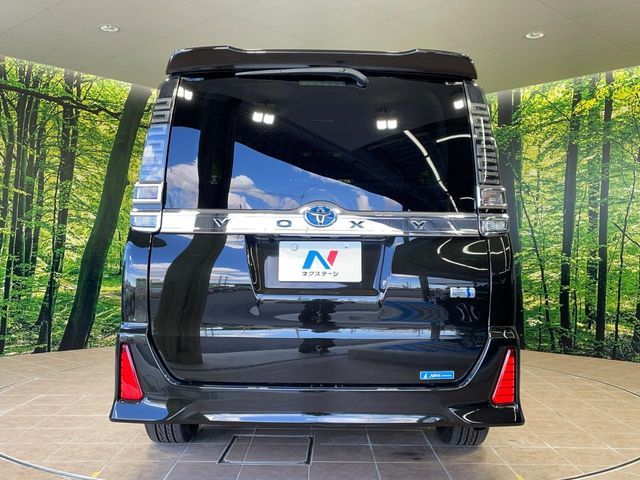 TOYOTA VOXY HYBRID 2017 Image 31