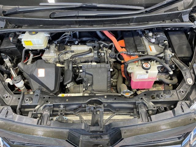 TOYOTA VOXY HYBRID 2017 Image 31