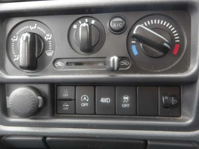 NISSAN NT100 CLIPPER 4WD 2023 Image 31