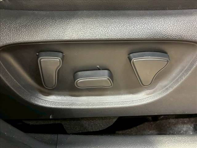 TOYOTA YARIS CROSS HYBRID 2025 Image 31