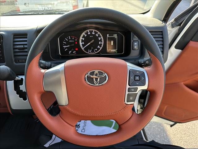 TOYOTA HIACE VAN 2WD 2022 Image 31