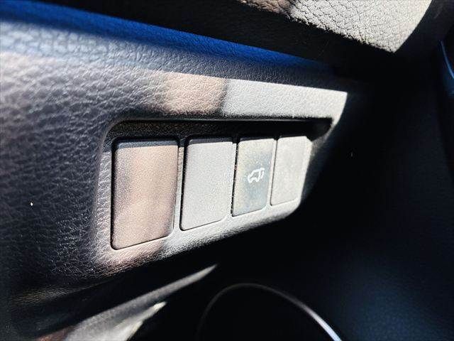 TOYOTA HARRIER HYBRID 2014 Image 31