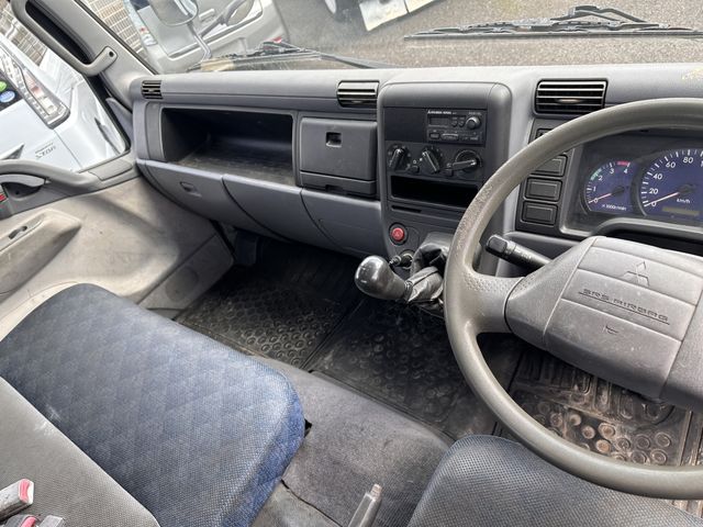 MITSUBISHI CANTER 2002 Image 31