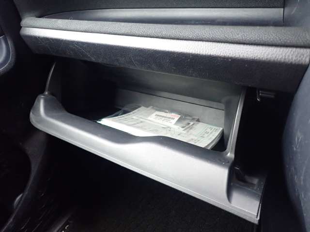 TOYOTA VOXY HYBRID 4WD 2015 Image 31