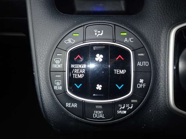 TOYOTA VOXY HYBRID 4WD 2015 Image 31