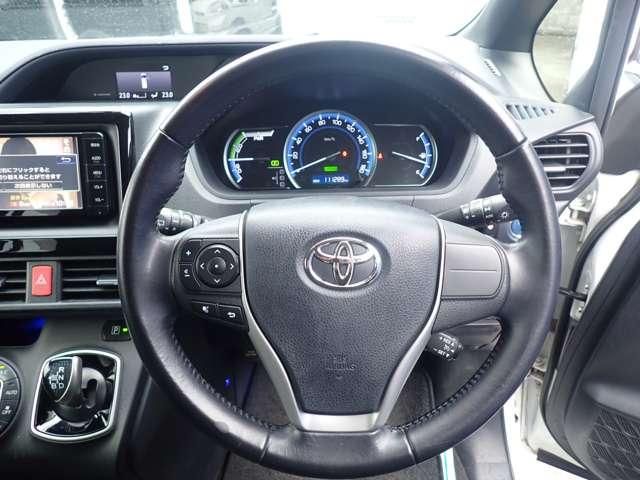 TOYOTA VOXY HYBRID 4WD 2015 Image 31