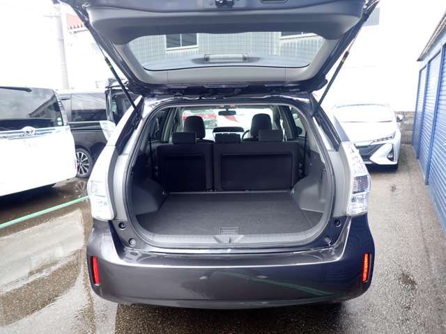 TOYOTA PRIUS ALPHA 2013 Image 31