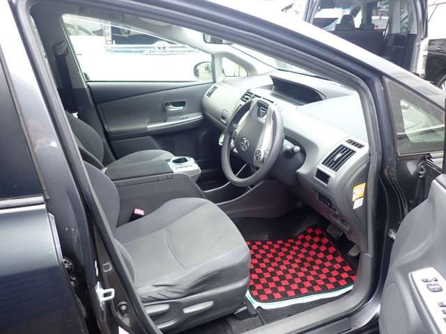 TOYOTA PRIUS ALPHA 2013 Image 31