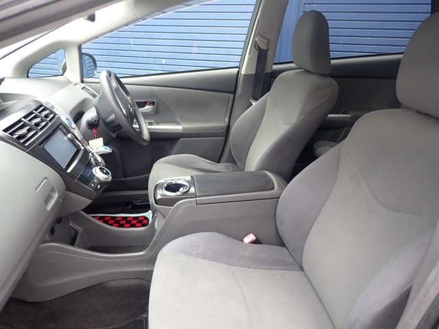 TOYOTA PRIUS ALPHA 2013 Image 31