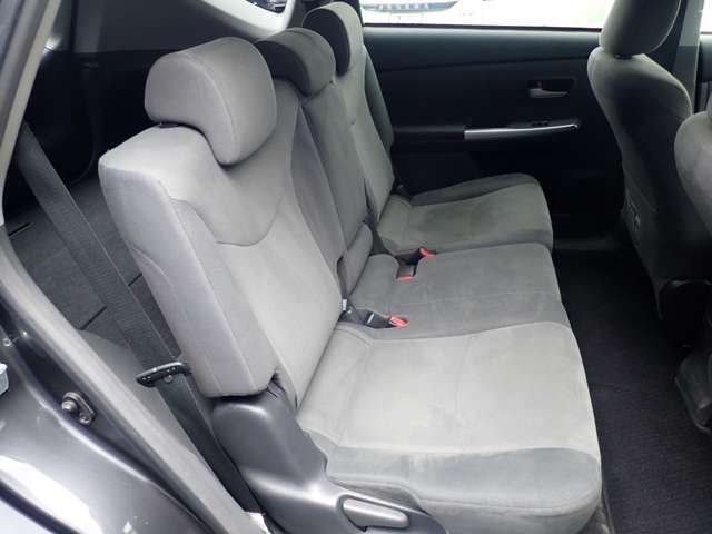 TOYOTA PRIUS ALPHA 2013 Image 31