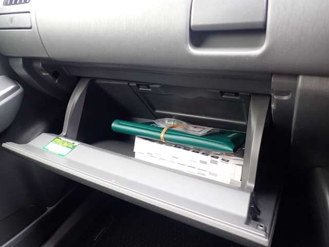 TOYOTA PRIUS ALPHA 2013 Image 31