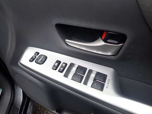 TOYOTA PRIUS ALPHA 2013 Image 31