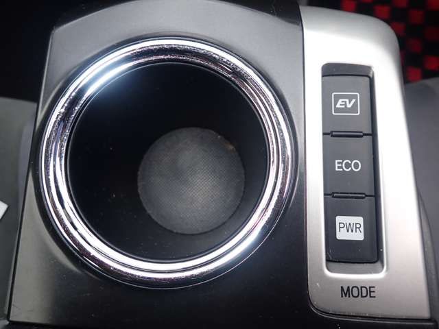 TOYOTA PRIUS ALPHA 2013 Image 31