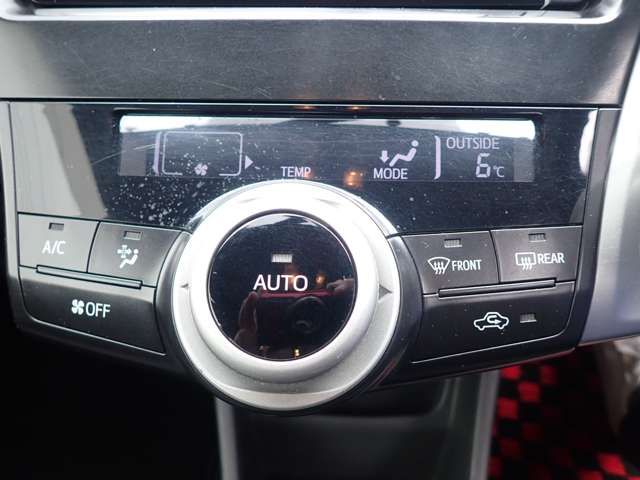 TOYOTA PRIUS ALPHA 2013 Image 31