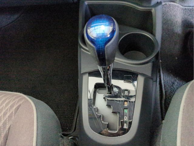 TOYOTA AQUA 2015 Image 31