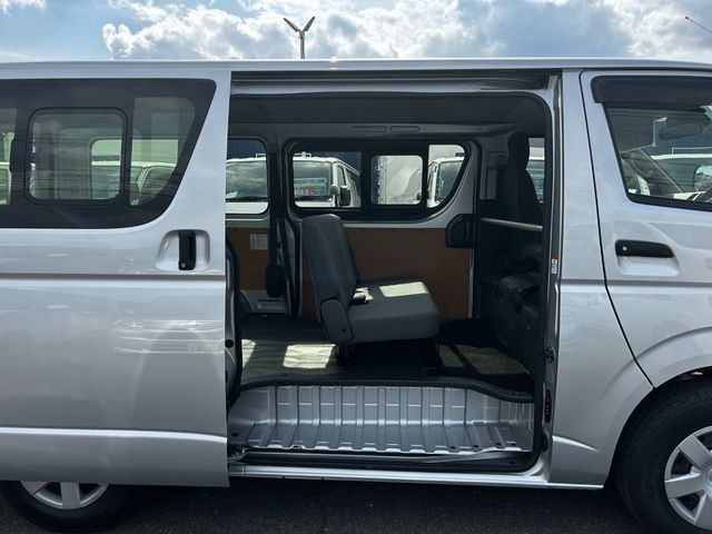 TOYOTA HIACE VAN 1.25T 2WD 2019 Image 31