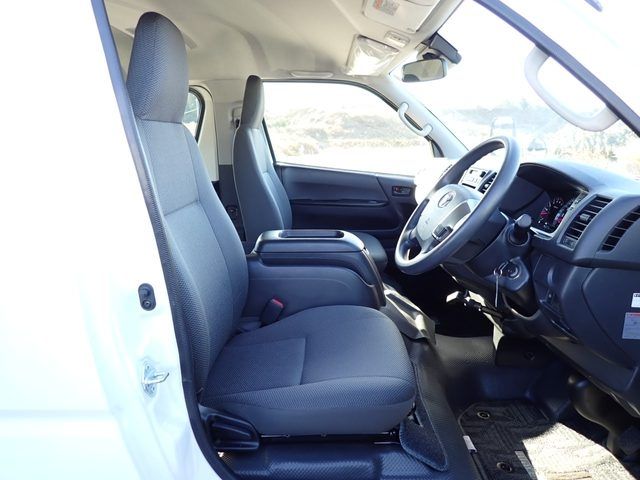 TOYOTA HIACE WAGON 2018 Image 31