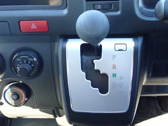 TOYOTA HIACE WAGON 2018 Image 31