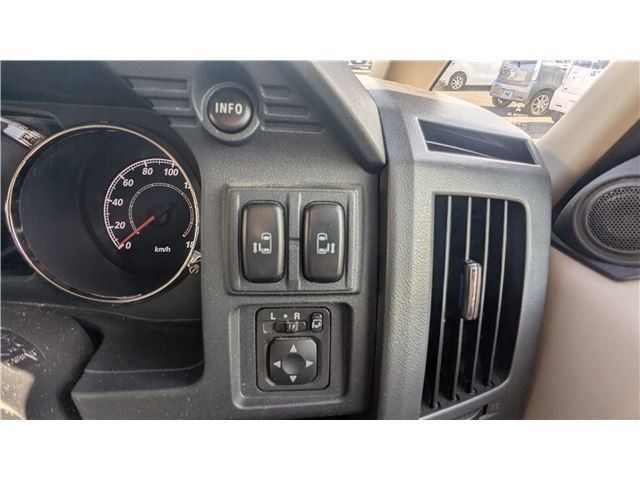 MITSUBISHI DELICA D:5 4WD 2011 Image 31