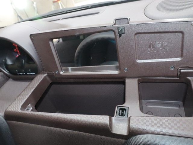 TOYOTA PORTE 2013 Image 31