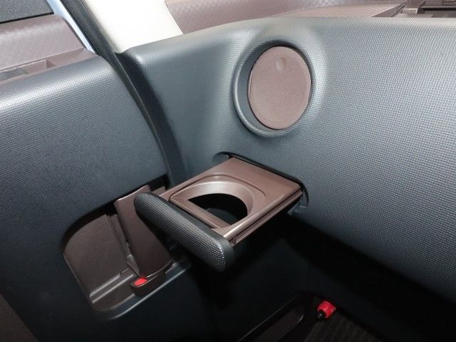 TOYOTA PORTE 2013 Image 31