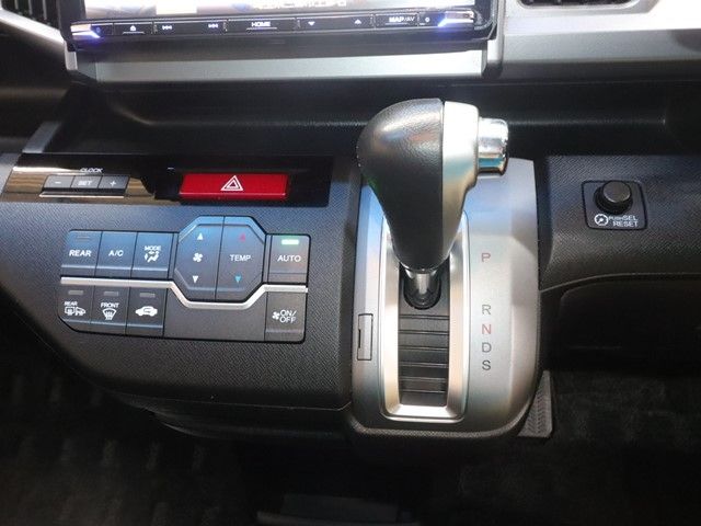 HONDA STEPWAGON SPADA 2014 Image 31