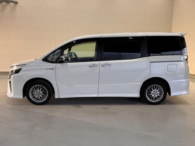 TOYOTA VOXY HYBRID 2019 Image 31
