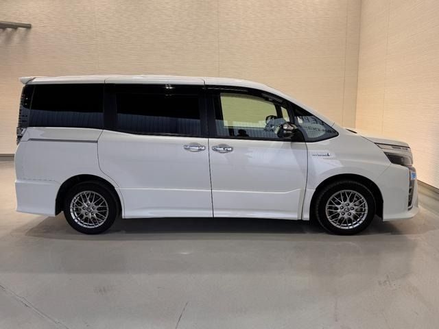 TOYOTA VOXY HYBRID 2019 Image 31
