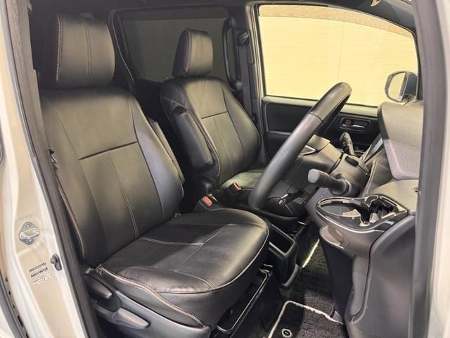 TOYOTA VOXY HYBRID 2019 Image 31