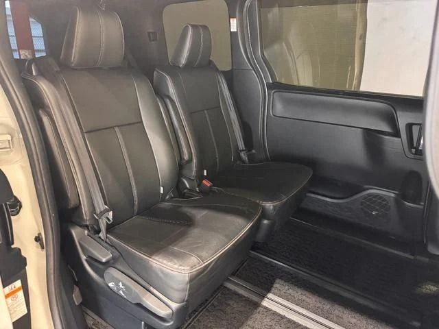 TOYOTA VOXY HYBRID 2019 Image 31