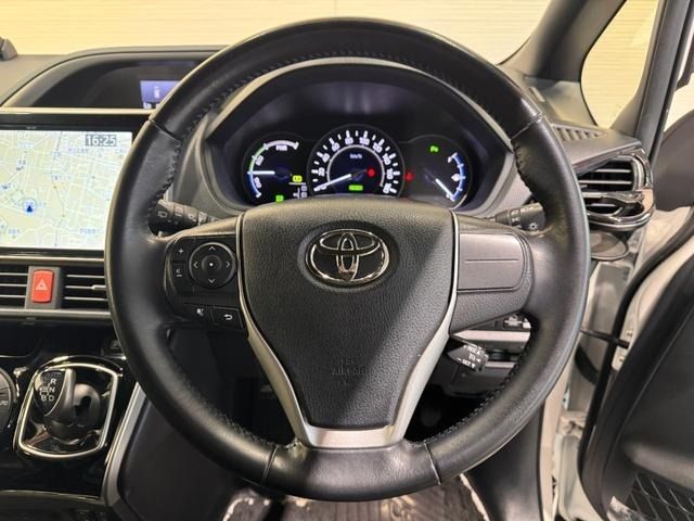 TOYOTA VOXY HYBRID 2019 Image 31