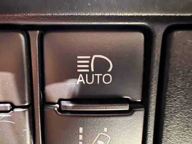 TOYOTA VOXY HYBRID 2019 Image 31