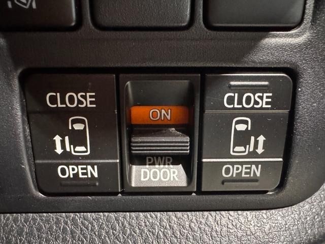 TOYOTA VOXY HYBRID 2019 Image 31