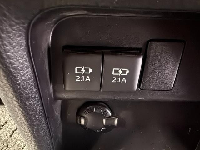 TOYOTA VOXY HYBRID 2019 Image 31