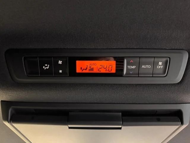 TOYOTA VOXY HYBRID 2019 Image 31